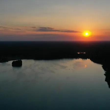 Wypoczynkowy W Lesie Nad Jeziorem Holiday home