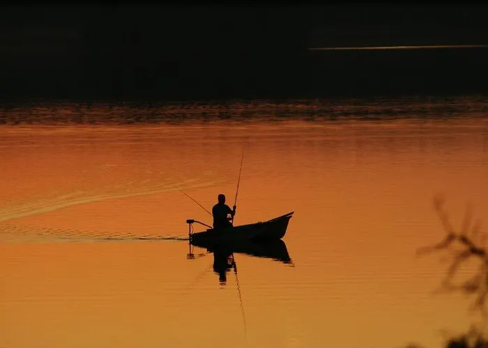 Wypoczynkowy W Lesie Nad Jeziorem Prázdninový dům *