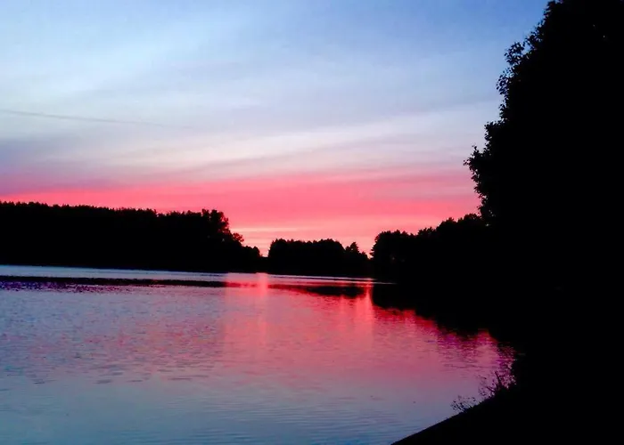 Prázdninový dům Wypoczynkowy W Lesie Nad Jeziorem *