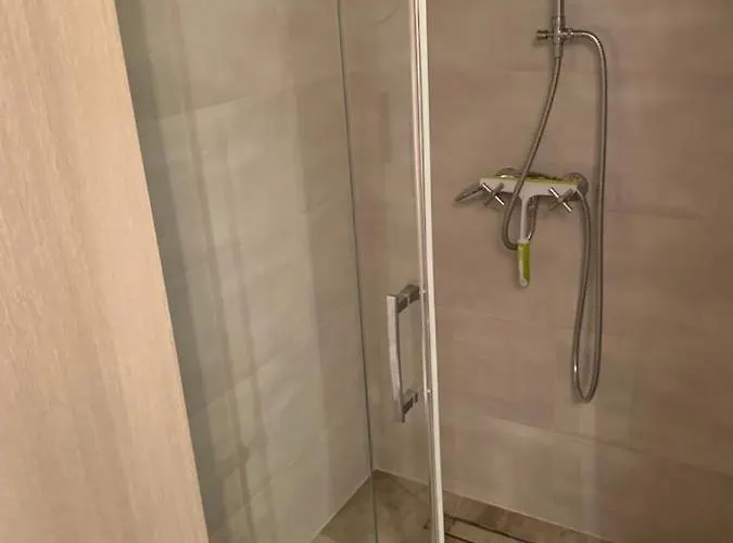 Wypoczynkowy W Lesie Nad Jeziorem Ocypel