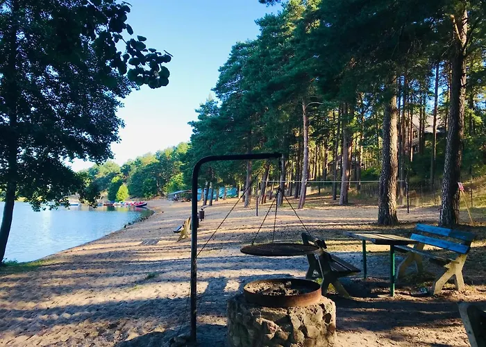 Wypoczynkowy W Lesie Nad Jeziorem Prázdninový dům *